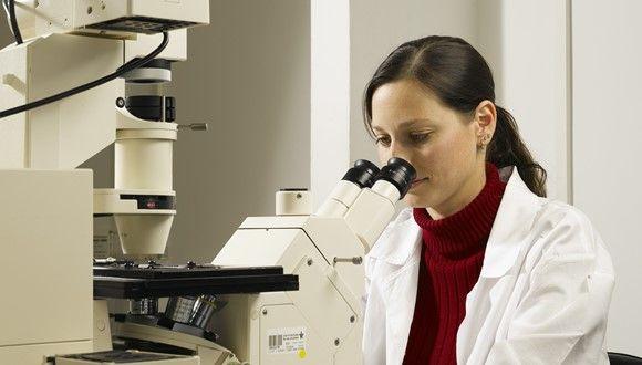 TAU researcher in her lab